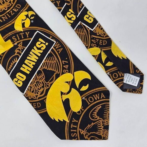 IOWA HAWKEYES VINTAGE SILK TIE GO HAWKS CAITLIN CLARK RM STYLE SATIN 3.5" X 55" - Picture 1 of 4